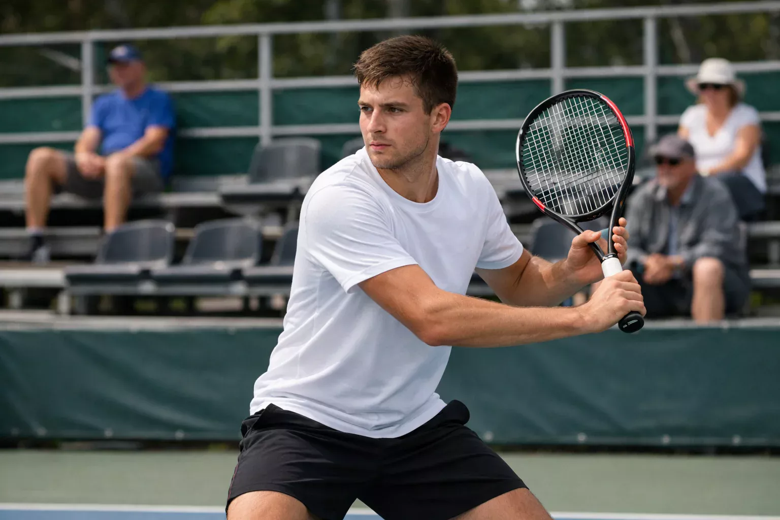 Giocatore di tennis durante un match in un torneo Challenger